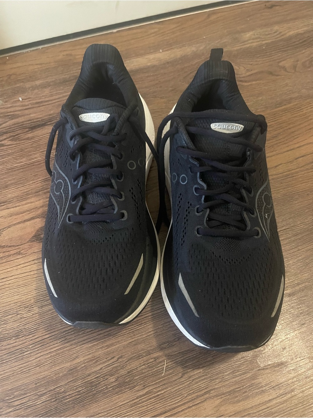 Saucony Men's Black Athletic Running Shoes with White Midsole